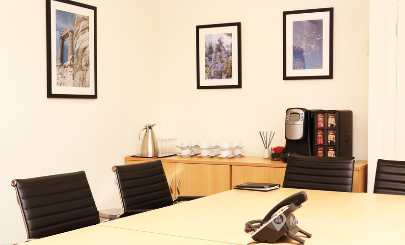 Business centre in Surrey, 4 Curtis Road, 10 m² - MatchOffice.co.uk
