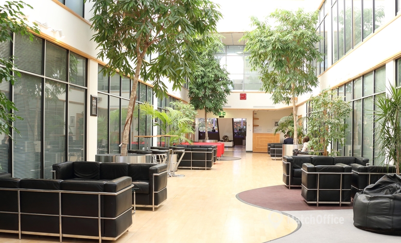  Business center  in Surrey, 4 Curtis Road, 10 m² - MatchOffice.co.uk