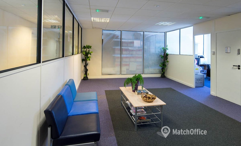 10 m² Shared office  in South London, Vulcan Way (CR0 9UG) - 2 | MatchOffice.com