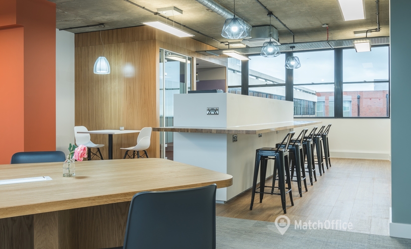 Meeting room hire in North London, 100 High Street, 30 m² - MatchOffice.co.uk