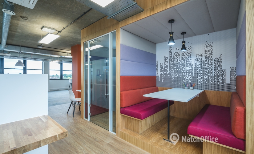 Meeting room for rent in North London, 100 High Street, 30 m² - MatchOffice.co.uk