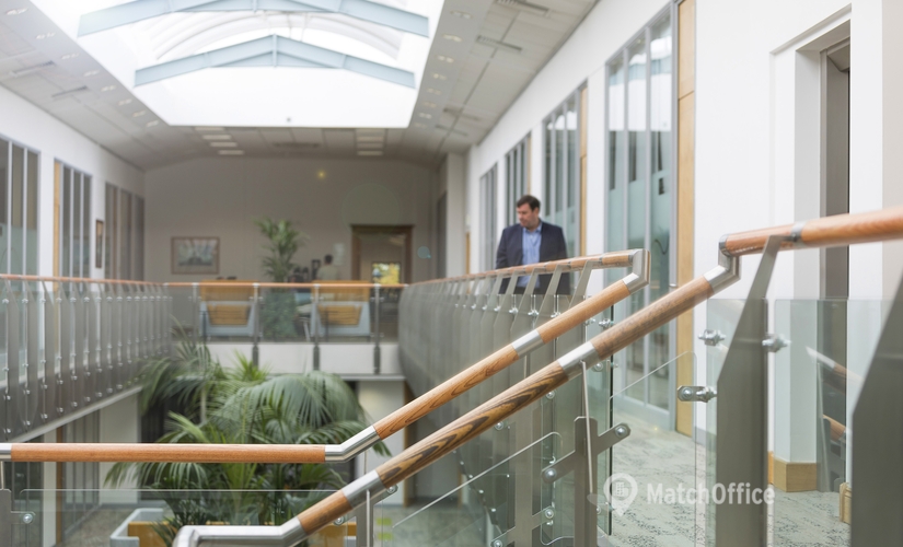 Business centre in Leeds City Centre, 5 Carrwood Park, 250 m² - MatchOffice.co.uk