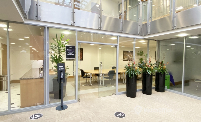 90 m² Serviced office in Leeds City Centre, Brookfield Park (LS25 1NB) - 1 | MatchOffice.com