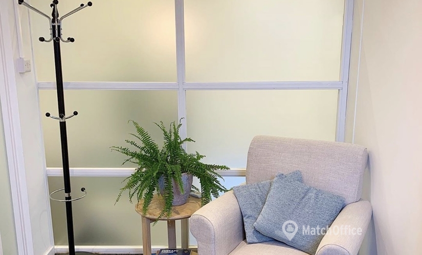 Business centre in Surrey, No.8 Grosvenor House, 300 m² - MatchOffice.co.uk