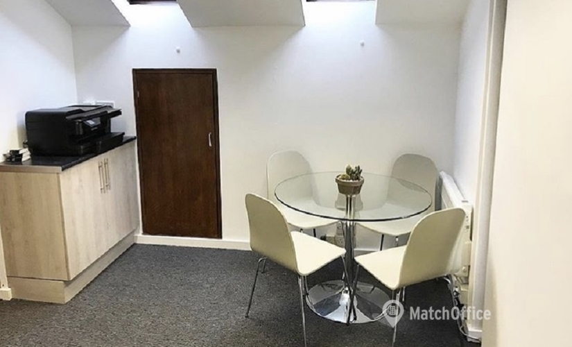 Business centre in Surrey, No.8 Grosvenor House, 300 m² - MatchOffice.co.uk