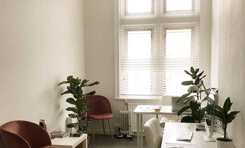  Business center  in The City of London, 11 Palace Court, 300 m² - MatchOffice.co.uk