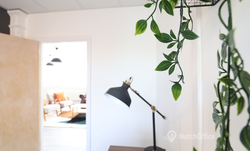 Business centre  in Cardiff, 2 - 10 Holton Road, 43 m² - MatchOffice.co.uk