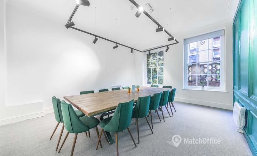 Meeting room hire in The City of London, 14-17 Red Lion Square, 50 m² - MatchOffice.co.uk