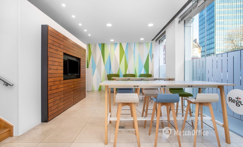 Meeting room hire in The City of London, Upper Woburn Place 16, 100 m² - MatchOffice.co.uk