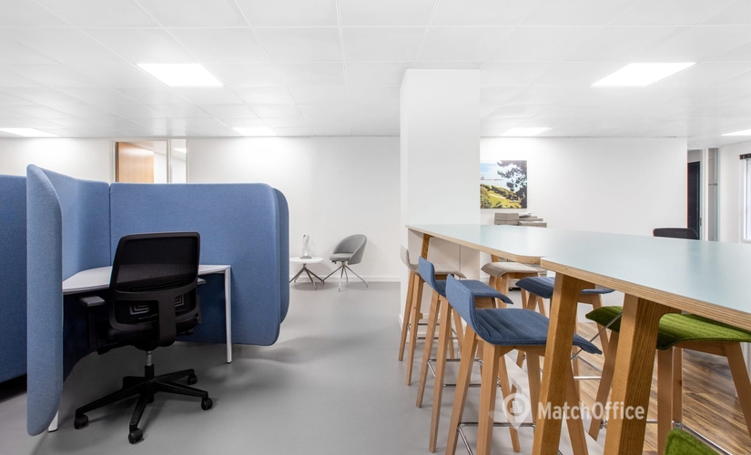  Meeting room hire in The City of London, Upper Woburn Place 16, 100 m² - MatchOffice.co.uk