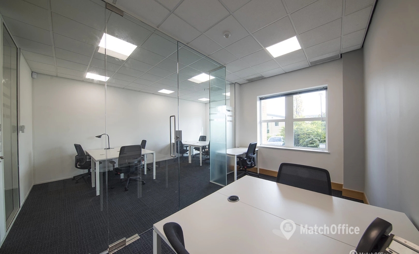 Business centre in Luton, Dunstable Road, 400 m² - MatchOffice.co.uk