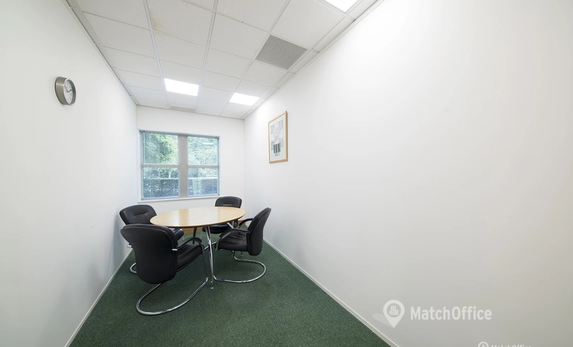 Business centre in Luton, Dunstable Road, 400 m² - MatchOffice.co.uk
