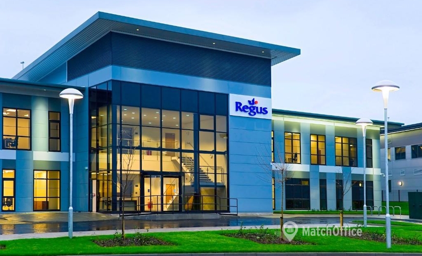 Meeting room in Luton, International Avenue 6, 30 m² - MatchOffice.co.uk