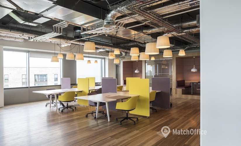  Meeting room hire in West London, 2 Lakeside Drive, 100 m² - MatchOffice.co.uk