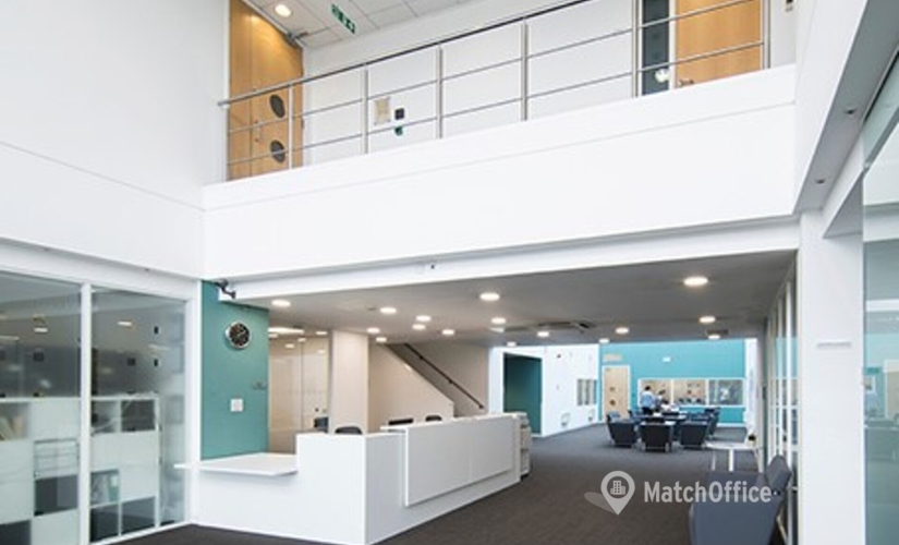 100 m² Convention center in Melksham, Hampton Park West (SN12 6LH) - 1 | MatchOffice.com