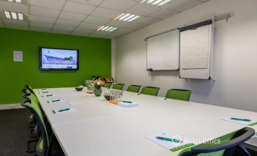 100 m² Conference hall in Hampshire, Harts Farm Way (PO9 1HS) - 1 | MatchOffice