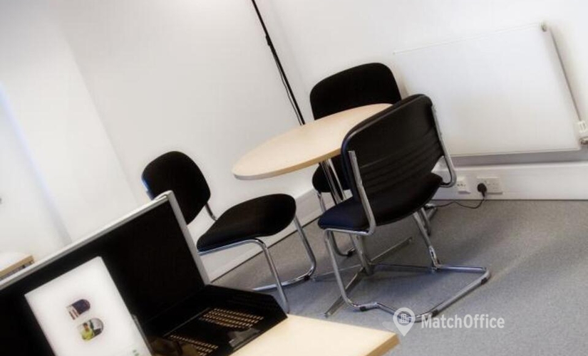 Meeting room in High Wycombe, Lincoln Road, 100 m² - MatchOffice.co.uk