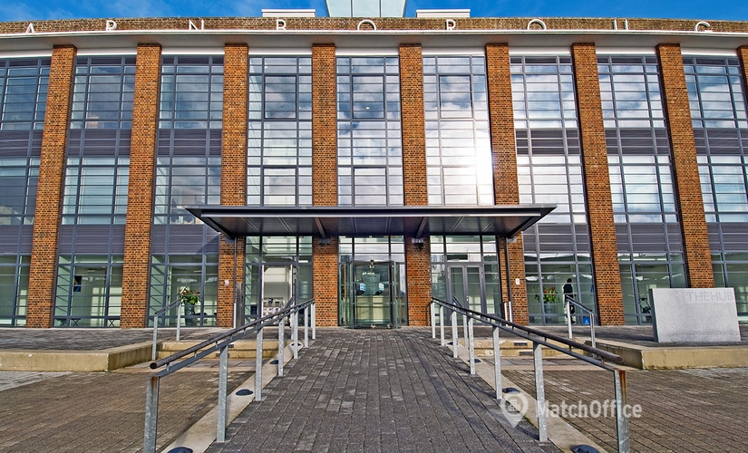  Meeting room for rent in Farnborough, The Hub, 30 m² - MatchOffice.co.uk