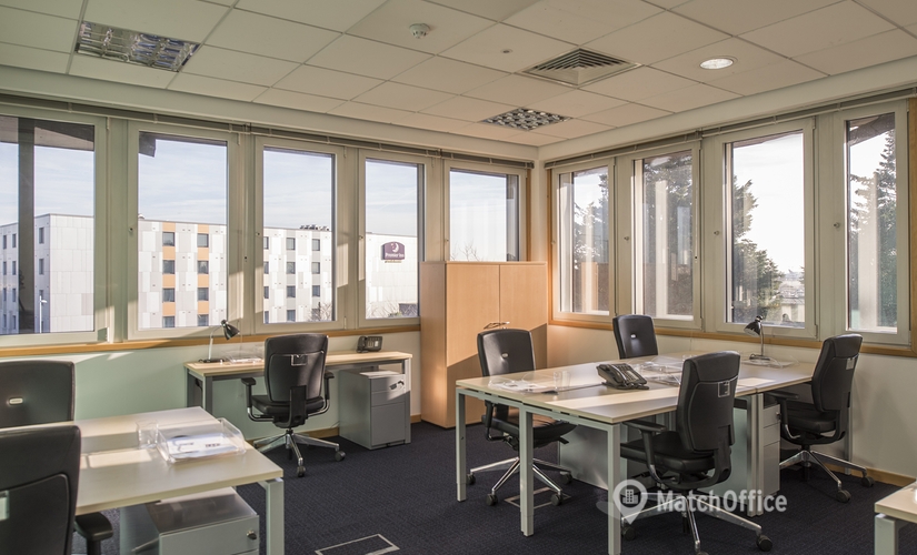 Meeting room in West London, Bath Road 450, 100 m² - MatchOffice.co.uk