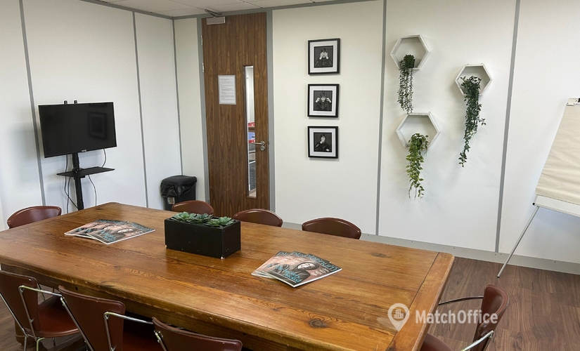 10 m² Business space in Crawley, Astral Towers (RH10 9XA) - 1 | MatchOffice