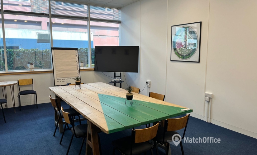 Business center Spectrum House. Beehive Ring Road RH6 0LG Crawley