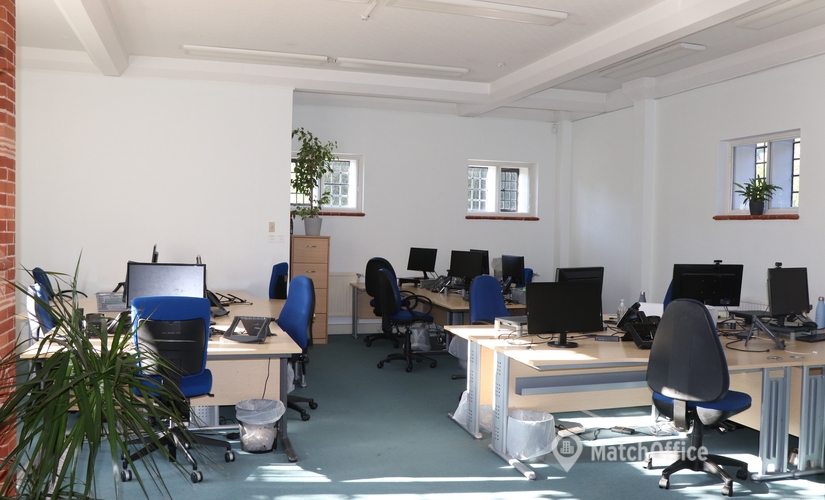 350 m² Serviced office in Basingstoke, The Manor House (RG24 8AG) - 1 | MatchOffice