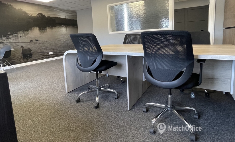 Business centre in Farnborough, Invincible Road 30, 1041 m² - MatchOffice.co.uk