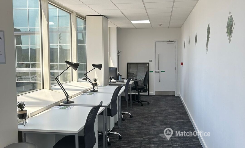 10 m² Business space in Crawley, High Street 125 (RH10 1DQ) - 0 | MatchOffice