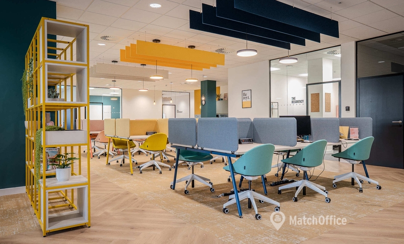 Office to let in Leeds City Centre, Millshaw Park Ln, 150 m² - MatchOffice.co.uk