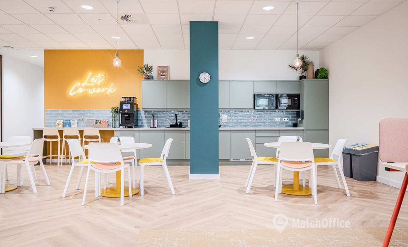 Office to rent in Leeds City Centre, Millshaw Park Ln, 150 m² - MatchOffice.co.uk