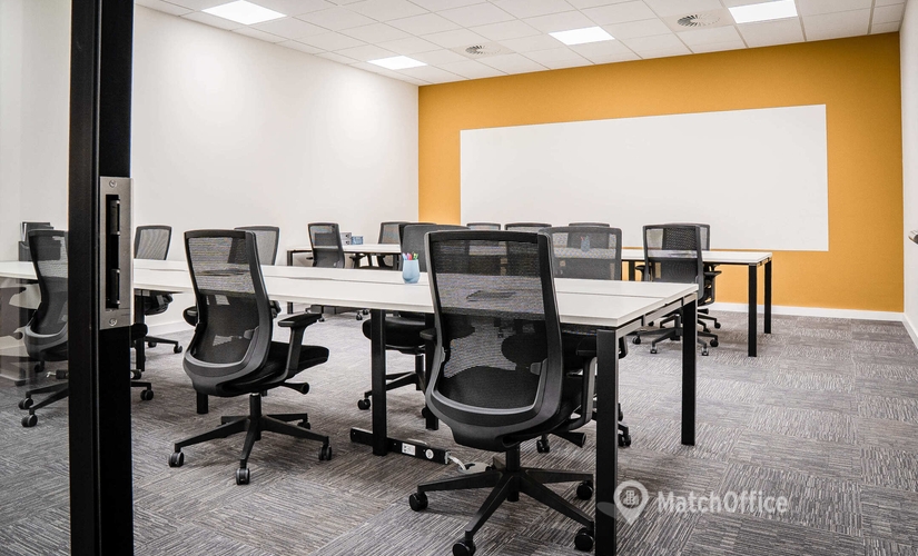 Office rental in Leeds City Centre, Millshaw Park Ln, 150 m² - MatchOffice.co.uk