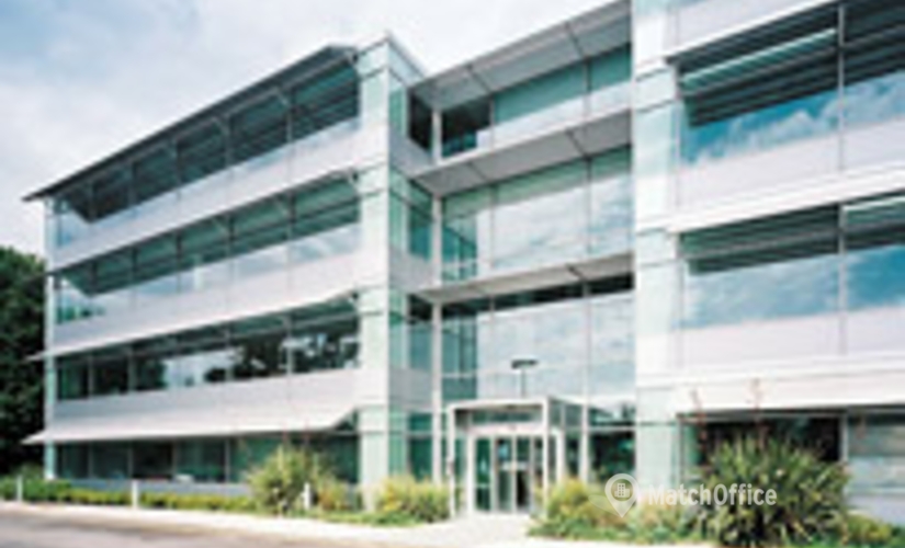 Business center  in Crawley, First Point, 32 m² - MatchOffice.co.uk