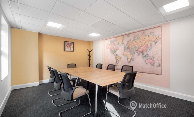 10 m² Coworking space in West Berkshire, 12-20 Oxford Street (RG14 1JB) - 2 | MatchOffice
