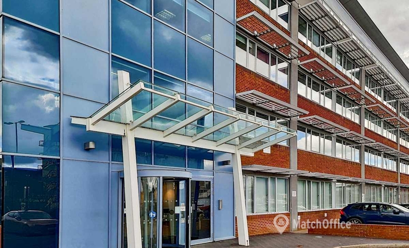 10 m² Business space in West Sussex, Station Way (RH10 1JH) - 0 | MatchOffice.com