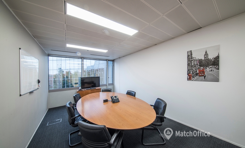 Business center Crown House, 72 Hammersmith Road, Hammersmith W14 8TH West London