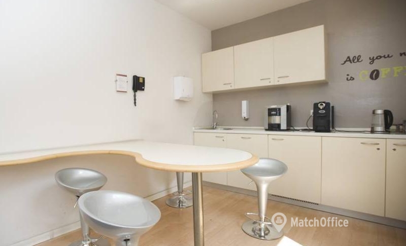 30 m² Shared workspace  in Milan, Piazzale Biancamano 8 (20121) - 4 | MatchOffice.com
