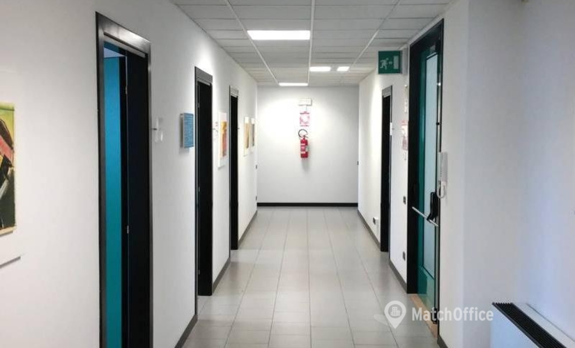 90 m² Shared workspace  in Verona, Via Walter Fleming (37026) - 2 | MatchOffice