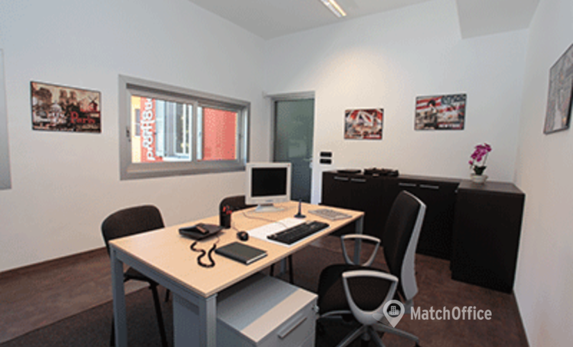 30 m² Shared workspace  in Como, Via Bellinzona 39 (22100) - 2 | MatchOffice.com
