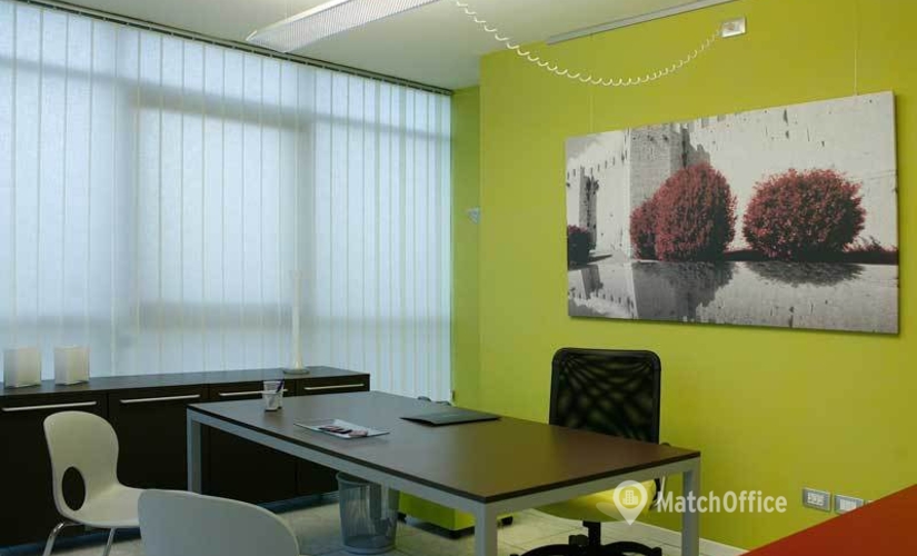 Esplora ufficio temporaneo comodo a Prato di 30 m², Via Traversa Pistoiese 83 - 1 | MatchOffice.it