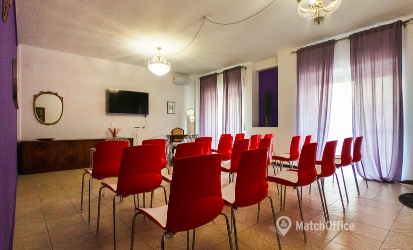 Choose a 40 m² Conference hall in Bari, Via Principe Amedeo (70122) - 1 | MatchOffice