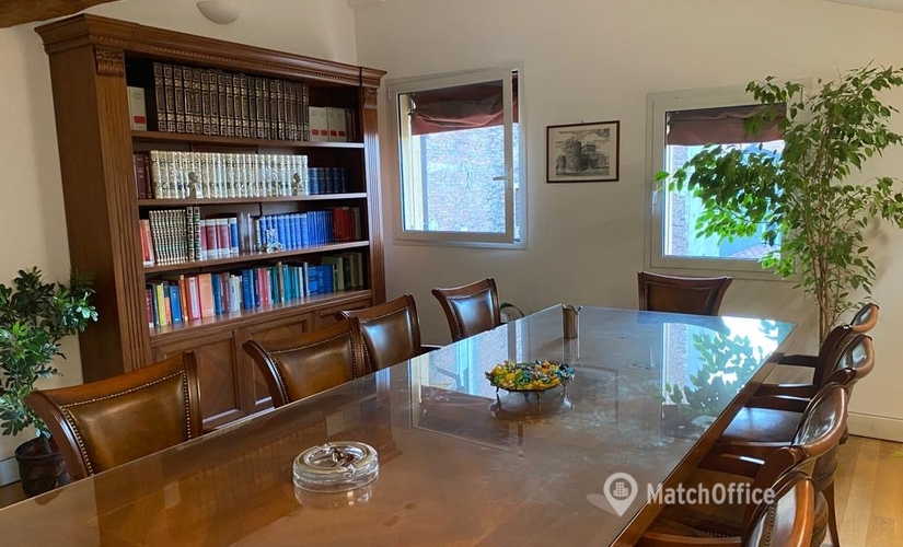 Affitta una sala riunioni affidabile a Bologna di 25 m², Via Farini 28 - 1 | MatchOffice