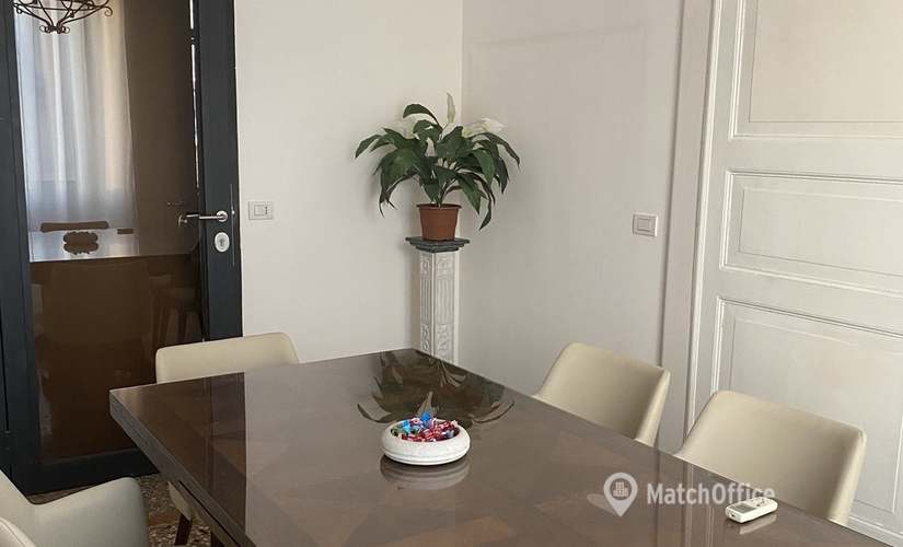 Affitta una sala riunioni accogliente a Bologna di 12 m², Via Farini 28 - 2 | MatchOffice.it