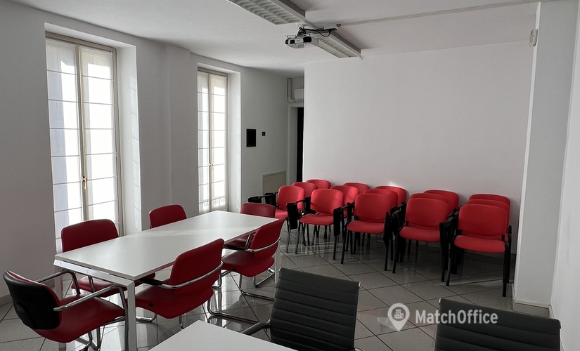 Esplora spazio coworking comodo a Cantù di 12 m², Via Unione 4 - 2 | MatchOffice.it