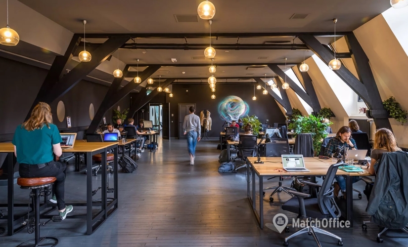 Explore comfortable a 30 m² Coworking space  in Amsterdam, Spuistraat 139F (1012 SV) - 2 | MatchOffice.com