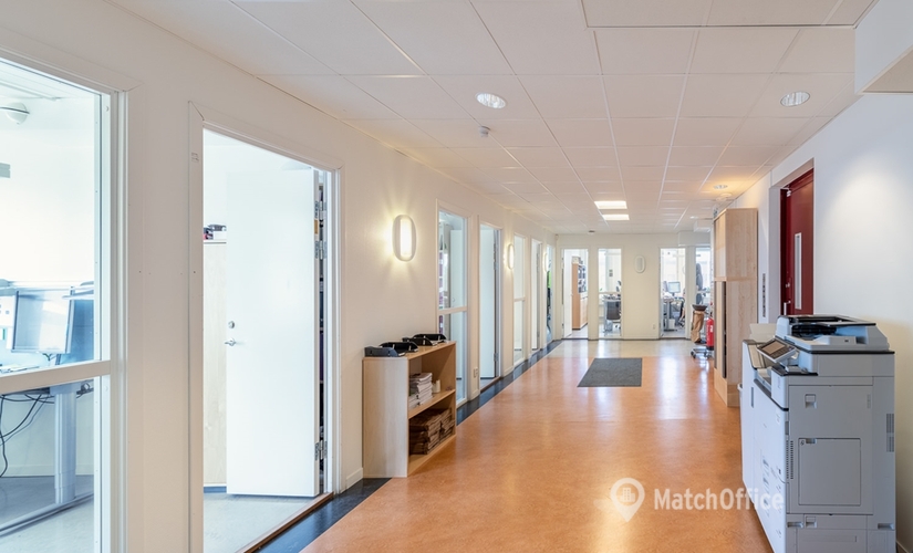 Företagshotell(Yta:1556 m²) att hyra i Arlandastad, Maskingatan 3, 195 60 Sigtuna. Fullt utbud av faciliteter | MatchOffice.se