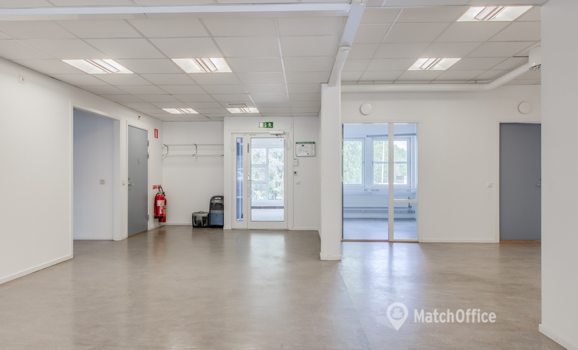 255 m² Verkstad att hyra i Södertälje, Södertälje (151 38) - 2 | MatchOffice