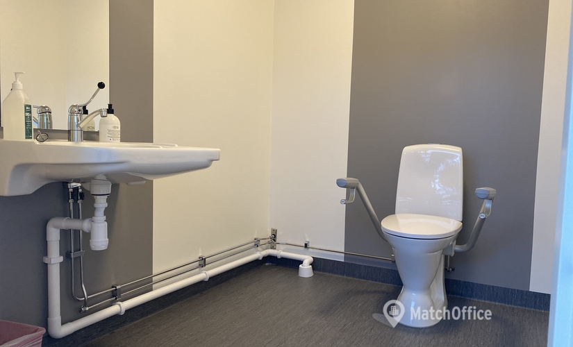 65 m² Affärscentrum att hyra i Botkyrka, Tuna gårdsväg (147 43) - 1 | MatchOffice