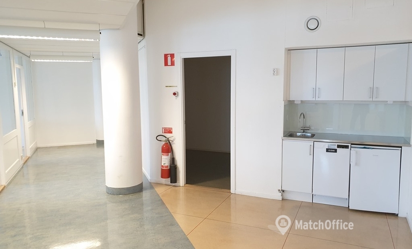 951 m² Affärscentrum uthyres i Stockholm Norrmalm, Stormbyvägen 6 (163 55) - 3 | MatchOffice