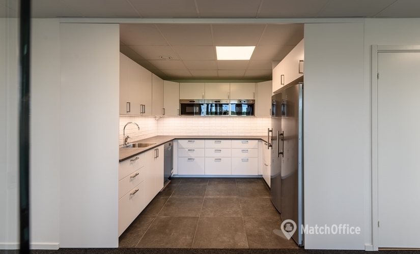 Företagshotell(Yta:1248 m²) att hyra i Johanneslundsvägen 2, 194 61 Upplands Väsby. Inga extra avgifter | MatchOffice.se