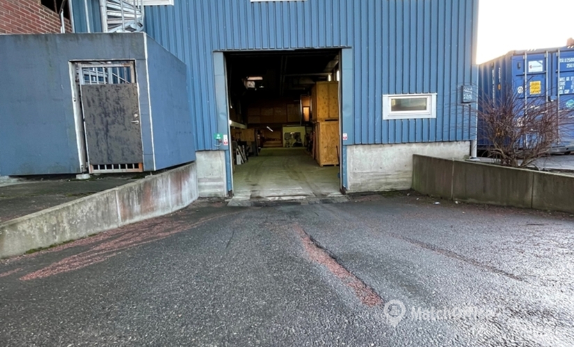 Lagerlokal(Yta:950 m²) att hyra i Åskvädersgatan 1, 418 34 Västra Hisingen. Bra läge | MatchOffice.se